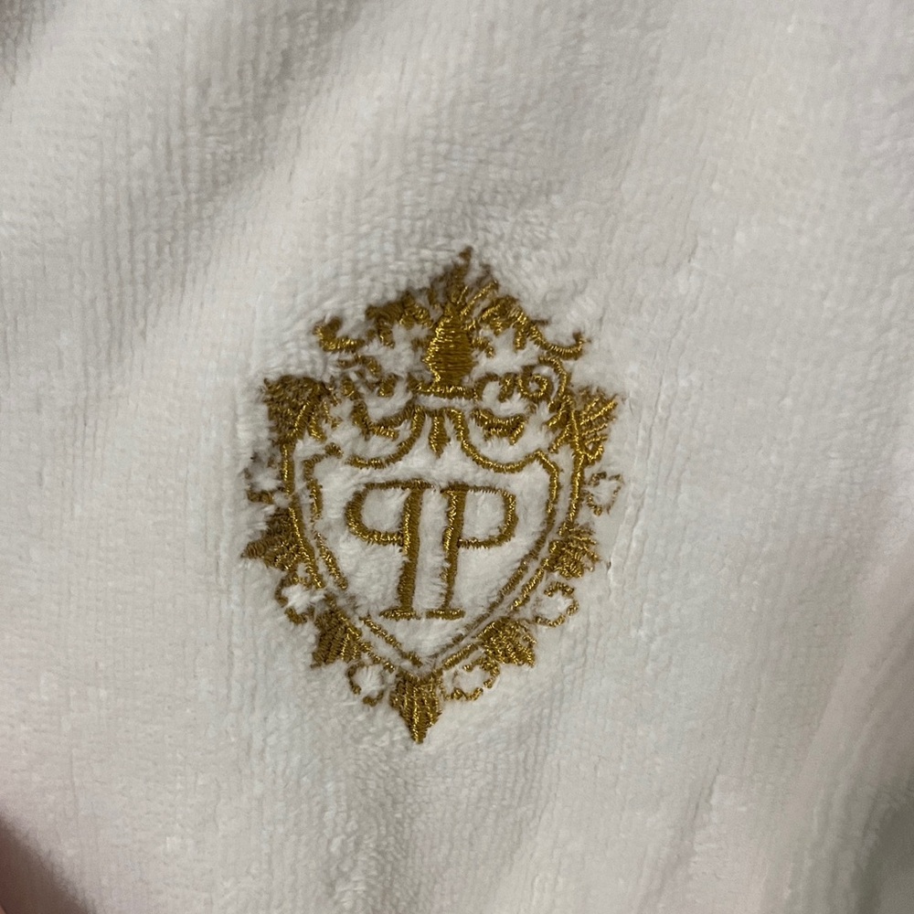 The Plaza Hotel Girl’s White Plush Bathrobe with Gold Logo - Picture 2 of 8